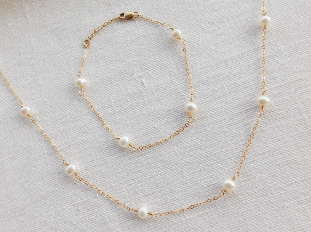 Simple Pearl Bracelet