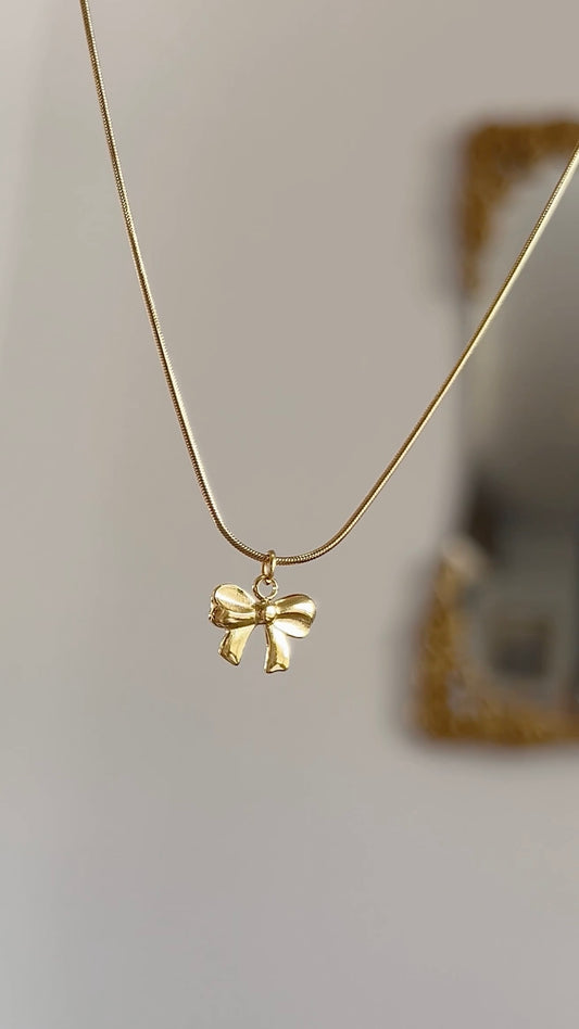 Bow Necklace