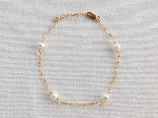 Simple Pearl Bracelet